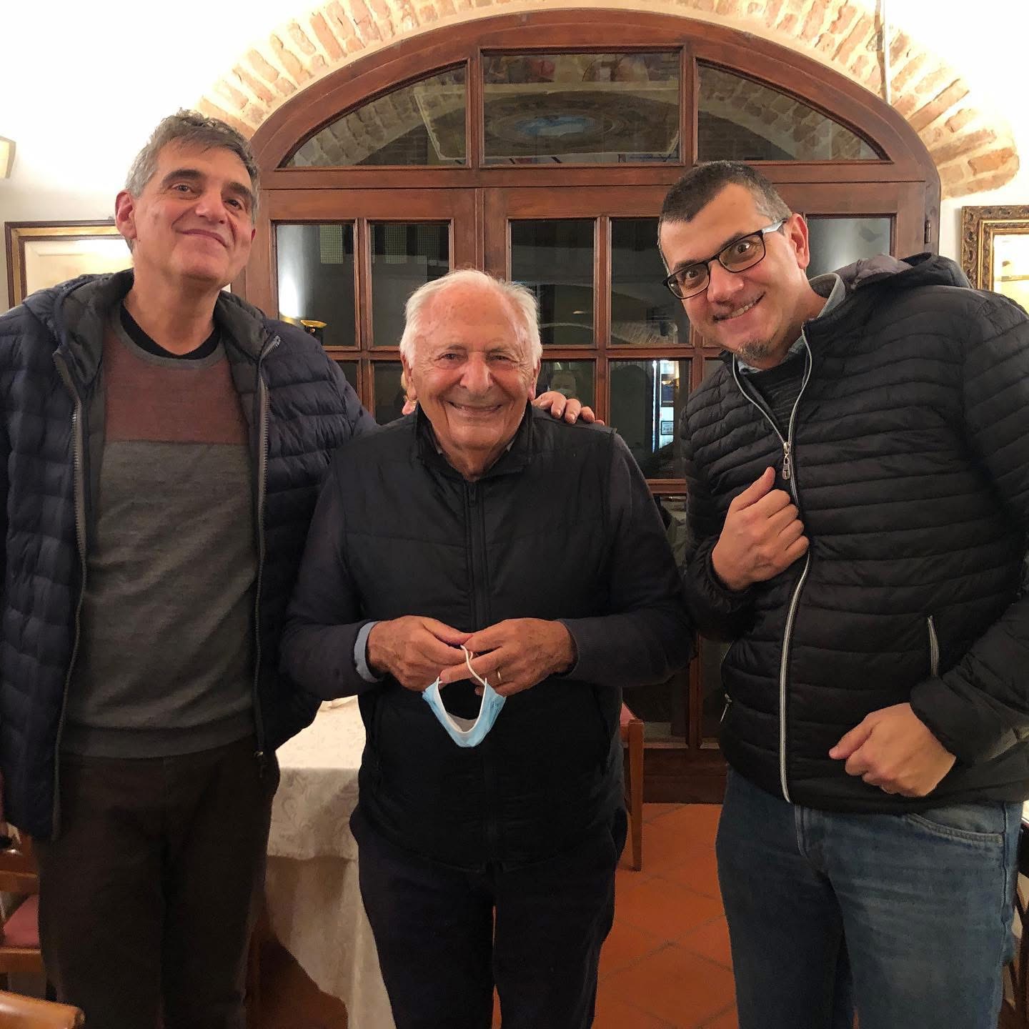 Oggi 17 agosto compie gli anni il Poeta, il Paroliere per eccellenza, il più grande di tutti.
Oggi sono 90 anni per Mogo…